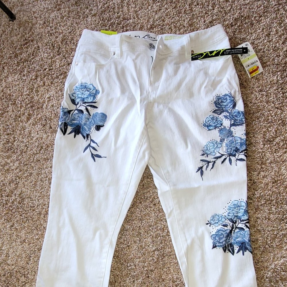 I.N.C. white denim w/blue flowers, straight leg, regular fit, crop pants